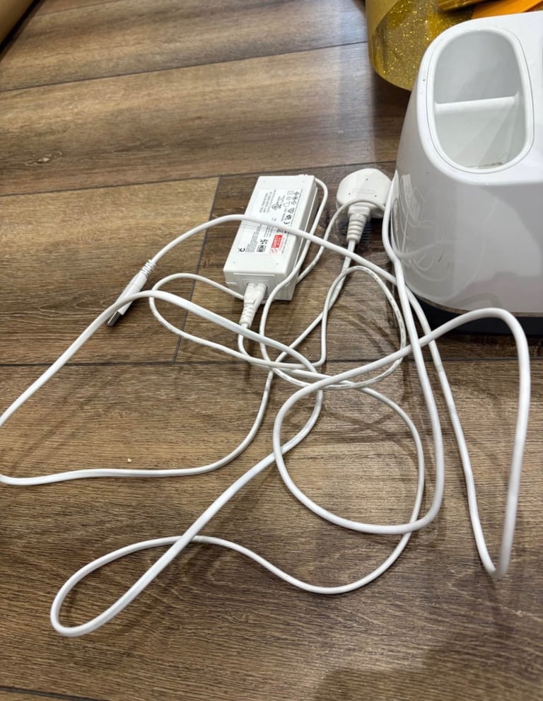 Cricut Maker used but in good working condition