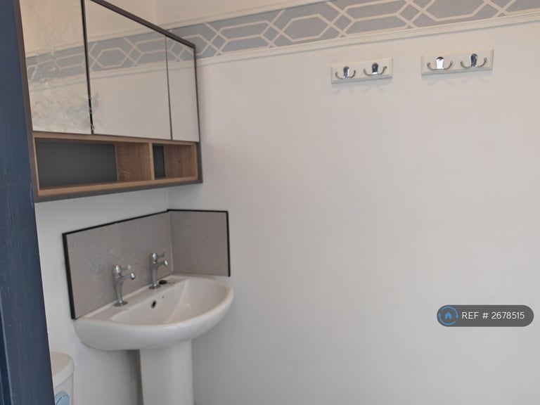 1 bedroom in Shay Lane, Halifax, HX2 (#2678515)