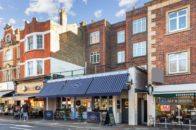 2 bedroom flat in The Green, London, W5 (2 bed) (#2650756)