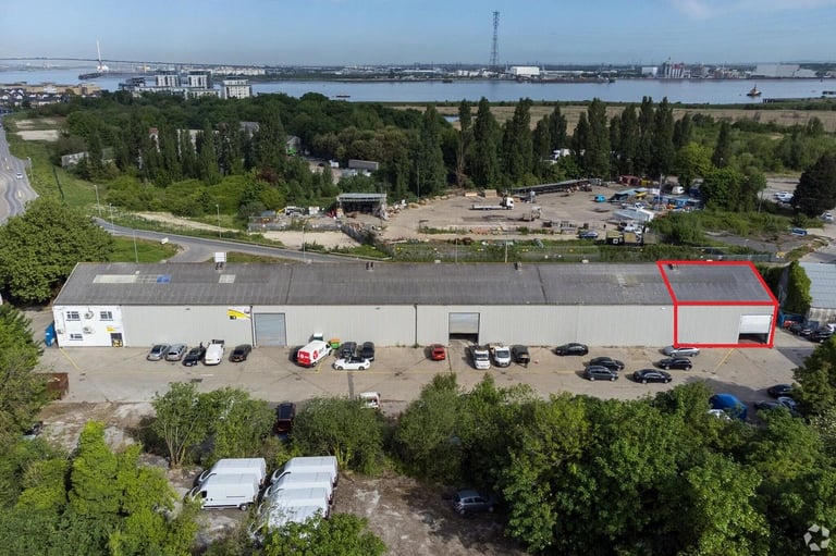 WAREHOUSE / WORKSHOP IN SWANSCOMBE, DARTFORD