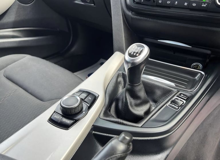 BMW, 3 SERIES, Saloon, 2012, Manual, 1995 (cc), 4 doors