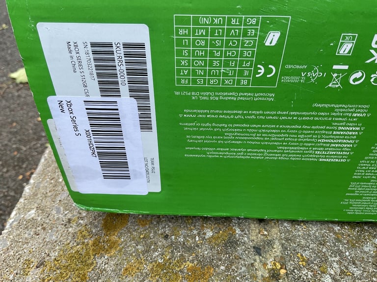 Microsoft White Xbox Series S 512GB Digital Console Bundle - New & Sealed.