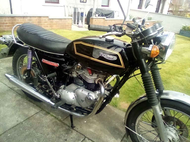 Triumph bonnieville t140v moo