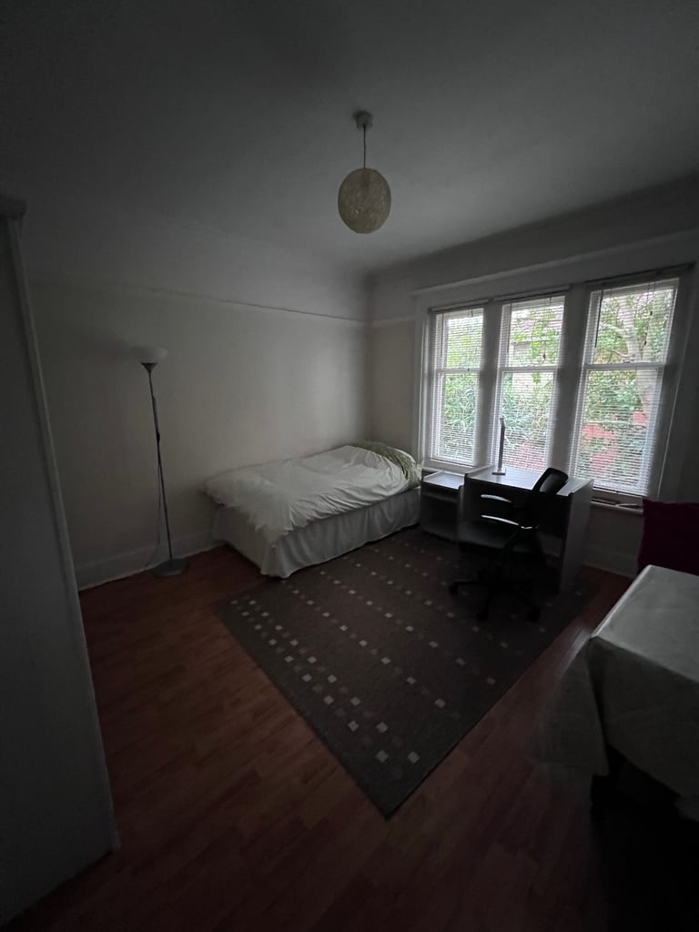 Large double room to rent in Charminster, Bournemouth