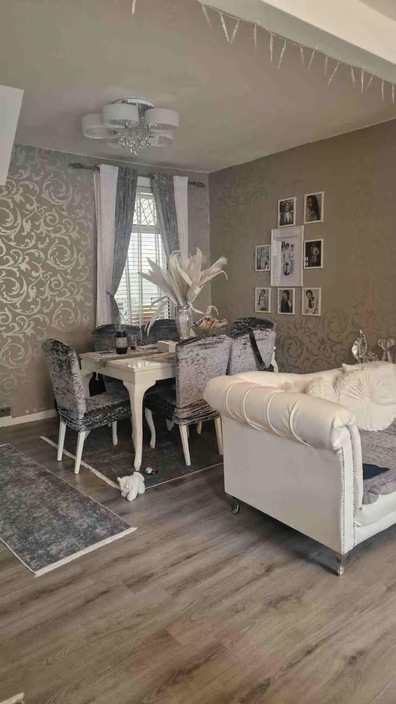 Seperate & Spacious 3 Bed House for Rent – N9 8RX