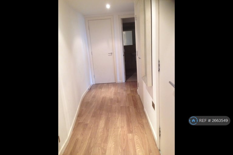 2 bedroom flat in Wellington Street, Leeds, LS1 (2 bed) (#2663549)