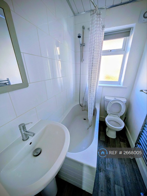 2 bedroom house in Manor Avenue, Leeds, LS6 (2 bed) (#2668005)