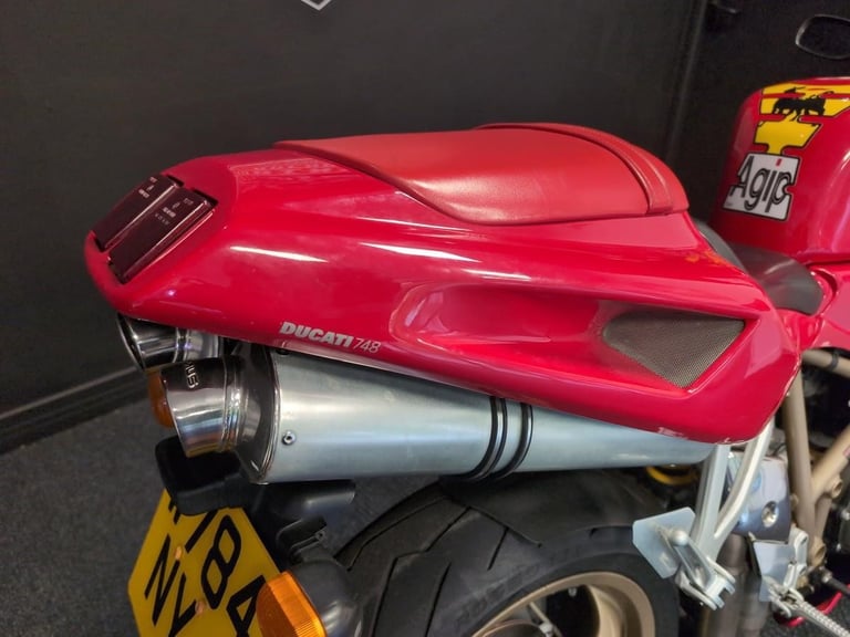 2000 W REG DUCATI 748 B IN RED, GREAT LOOKING CLASSIC