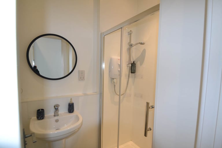 1 bedroom flat in Room London Road, Kingston Upon Thames