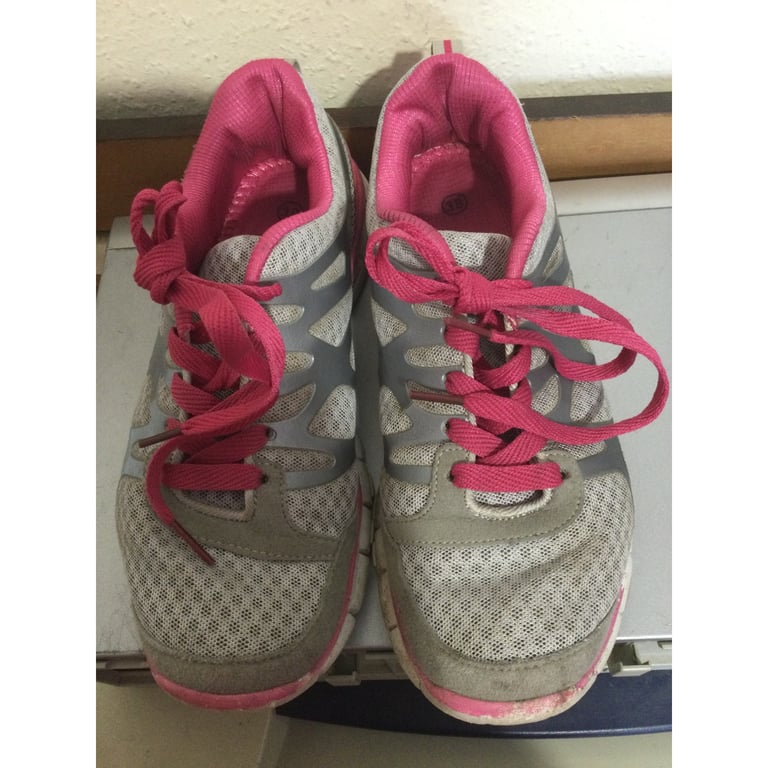 Girls trainers 