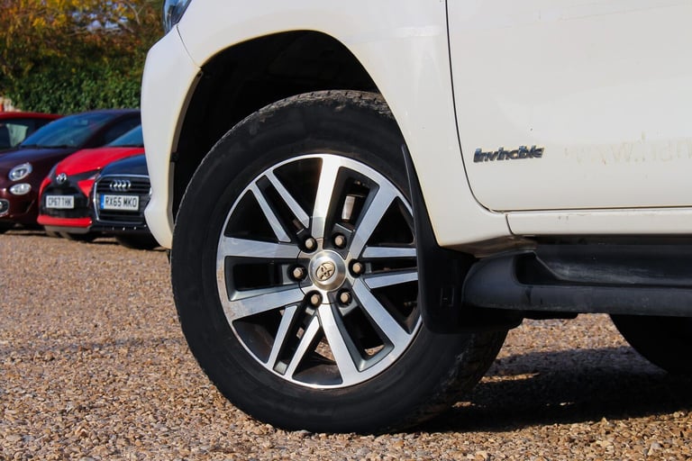 2018 Toyota Hilux 2.4 D-4D Invincible 4WD Euro 6 (s/s) 4dr (TSS, 3.5t) PICK UP Diesel Manual