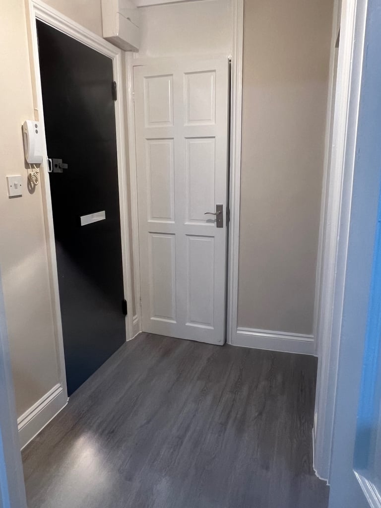 Refurbished 2 bedroom flat on 1st Floor 