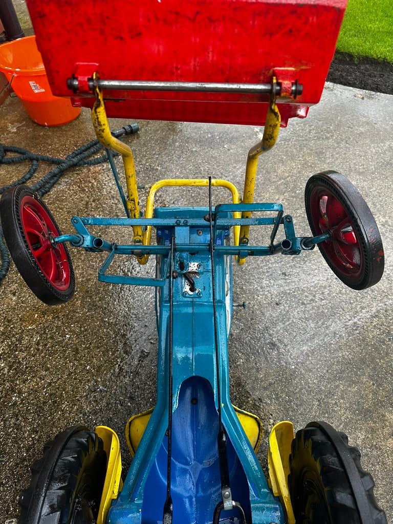 Vintage Tri-ang Tractor Full working order 