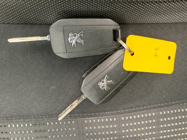 2015 Peugeot 308 1.6 HDi 115 Allure 5dr HATCHBACK Diesel Manual