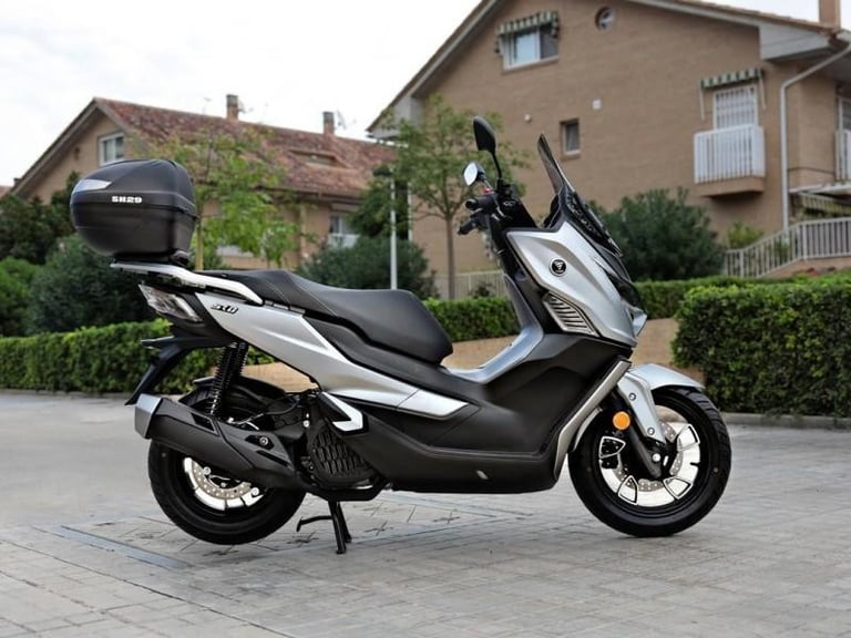 Voge SR1 Prestigious 125cc Scooter