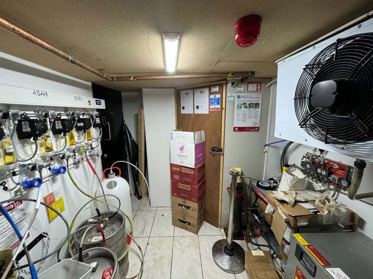 Restaurant/Luxury Bar Business For Sale - Prime Location - Modern Interior - Free Parking