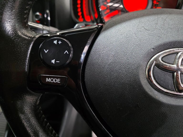 2015 Toyota AYGO 1.0 VVT-i x-pression x-wave x-shift Euro 5 5dr Euro 5 HATCHBACK Petrol Automatic