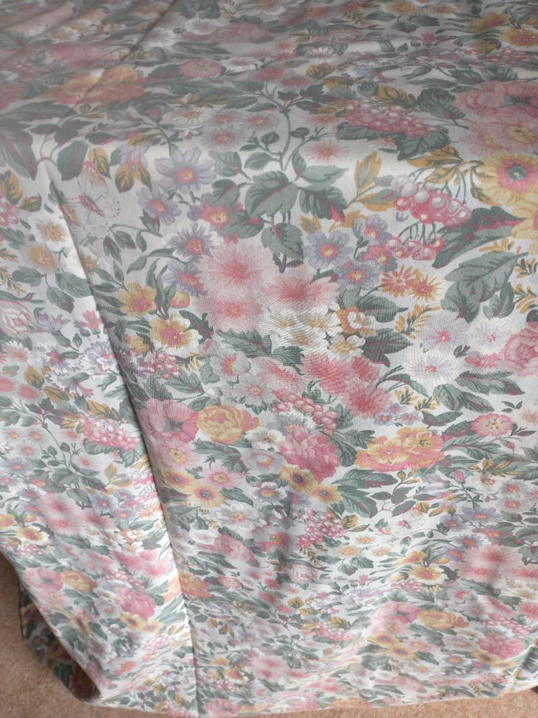 Cottage core vintage flowered curtains