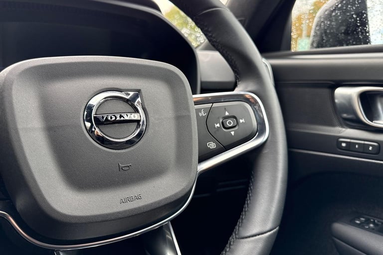 2022 Volvo XC40 2.0 B4 MHEV Plus SUV 5dr Petrol Hybrid DCT Auto AWD Euro 6 (s/s) (197 ps) ESTATE ...