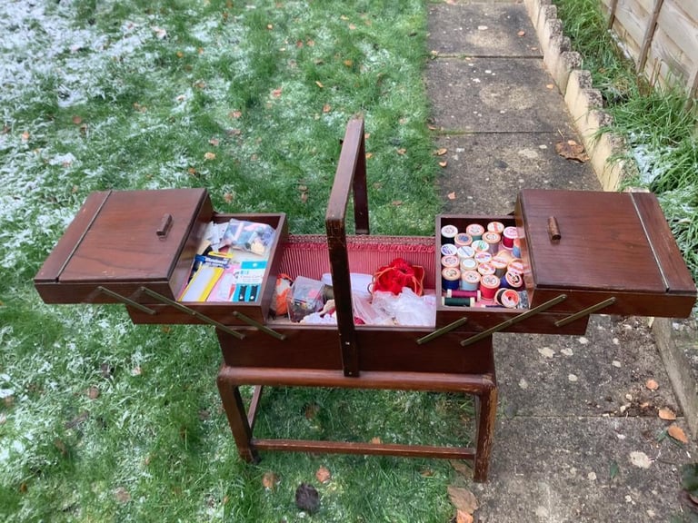 Vintage Cantilever Sewing Machine 