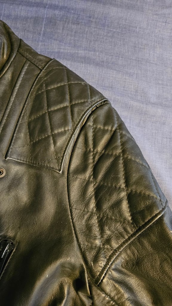 1980's WOLF LEATHERS Cafe RacerJacket painted motorbike jacket - Hand Painted Queensryche - 44'