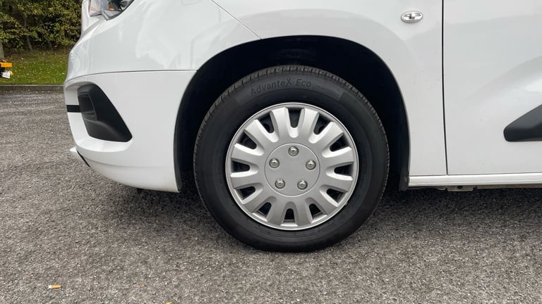 2022 Vauxhall Combo 2300 1.5 Turbo D 100ps H1 Sportive Van PANEL VAN DIESEL Manual