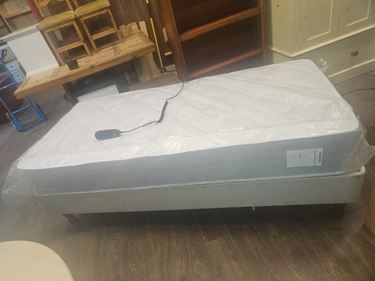 Craftmatic single bed with new mattress 