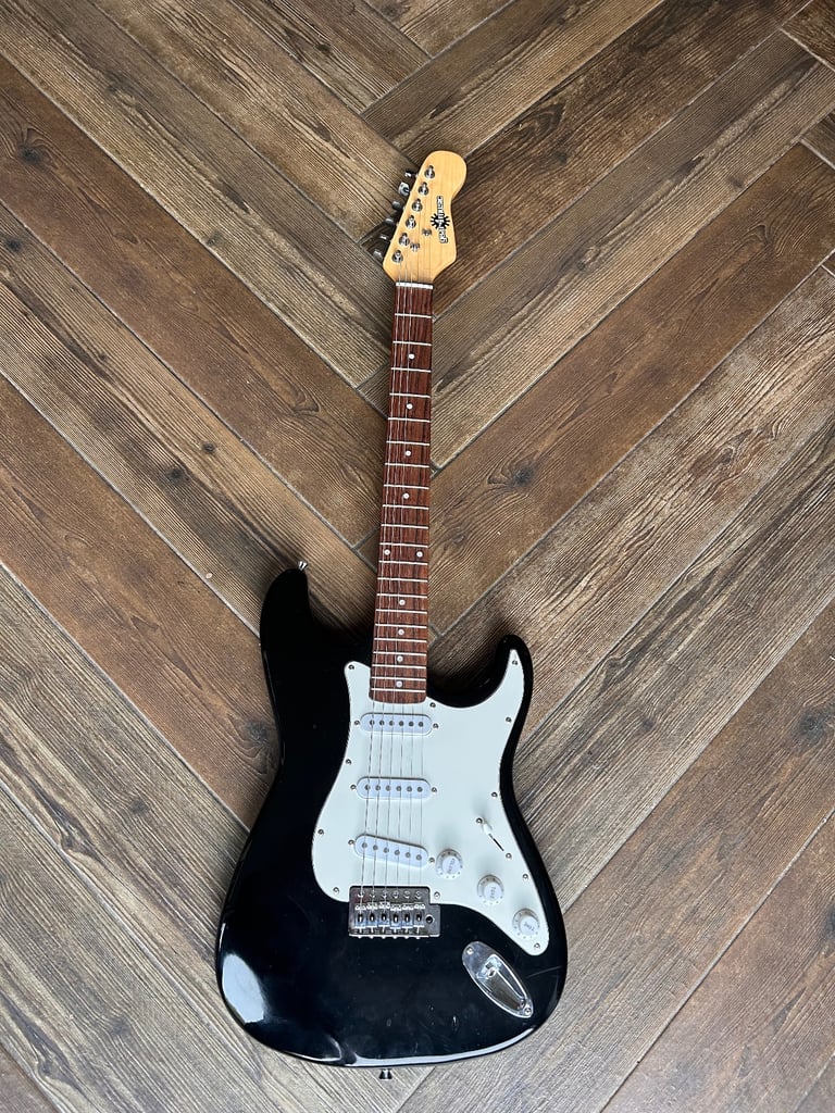 image for G4M black electric guitar Collection from se22