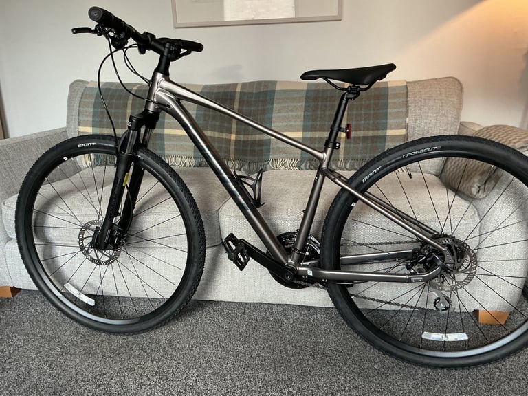image for Giant Roam 4 Hybrid Bike: Size small.