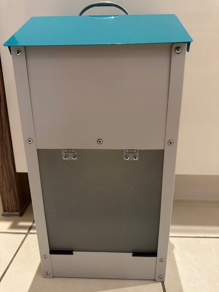 Dog food dispenser / automatic feeder 