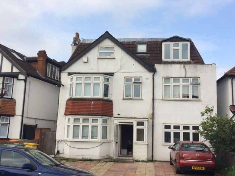 DSS GR FL2 BEDROOM GARDEN FLAT10MIN BUS WIMBLEDON10MIN WALK RAYNES PARK ONLY FOR PARENTS+CHILDREN
