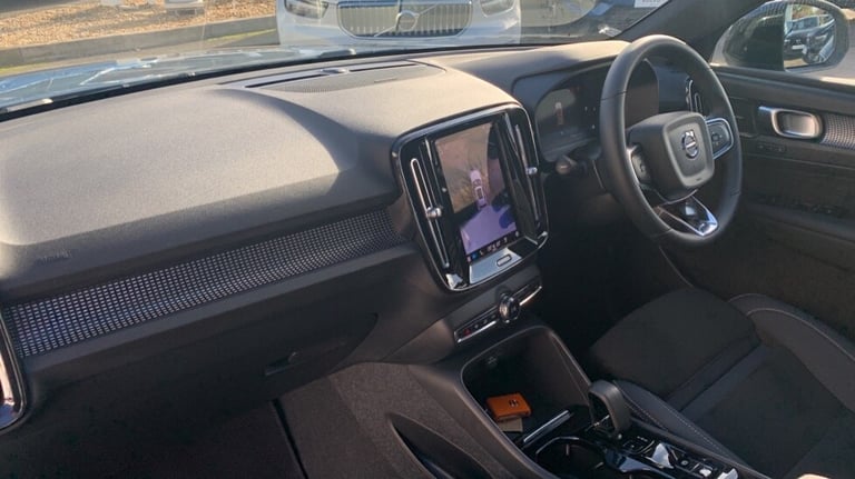 2023 Volvo XC40 Ultimate, B4 mild hybrid, Petrol, Dark ESTATE N/A Automatic