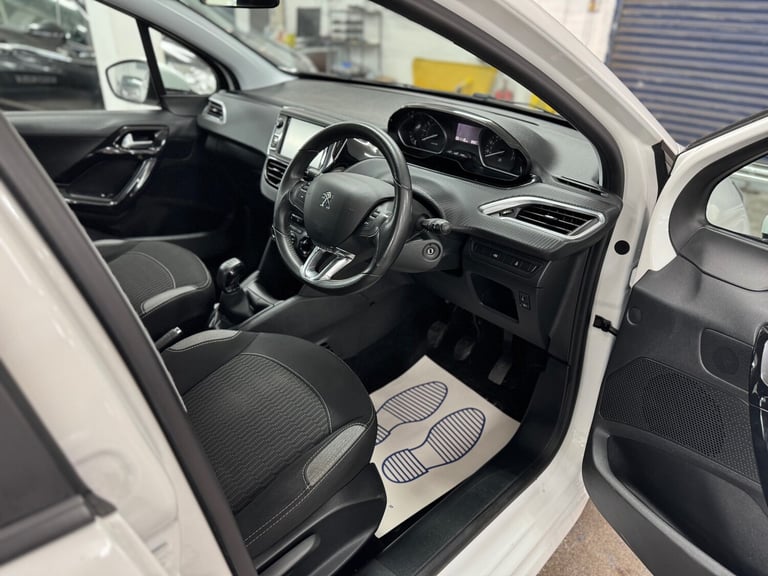 2015 Peugeot 208 1.0 PureTech Active 5dr HATCHBACK Petrol Manual