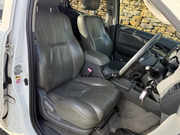 2012 TOYOTA HILUX INVINCIBLE DOUBLE CAB D/C 3.0 D4-D AUTO 4X4 WHITE 