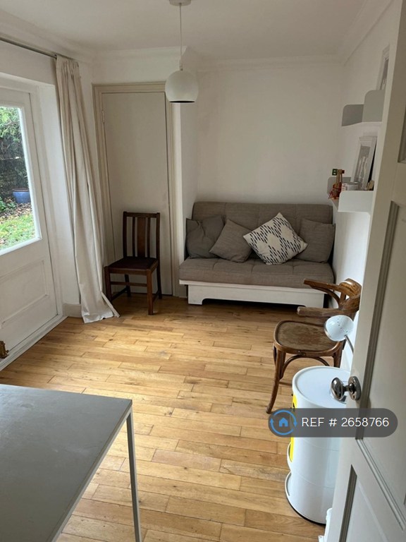 2 bedroom flat in Fountayne Road, London, N16 (2 bed) (#2658766)