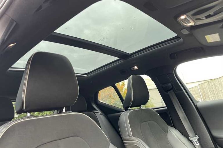 2021 Volvo XC40 2.0 B4 MHEV R-Design SUV 5dr Petrol Hybrid Auto Euro 6 (s/s) (197 ps) SUV Hybrid ...