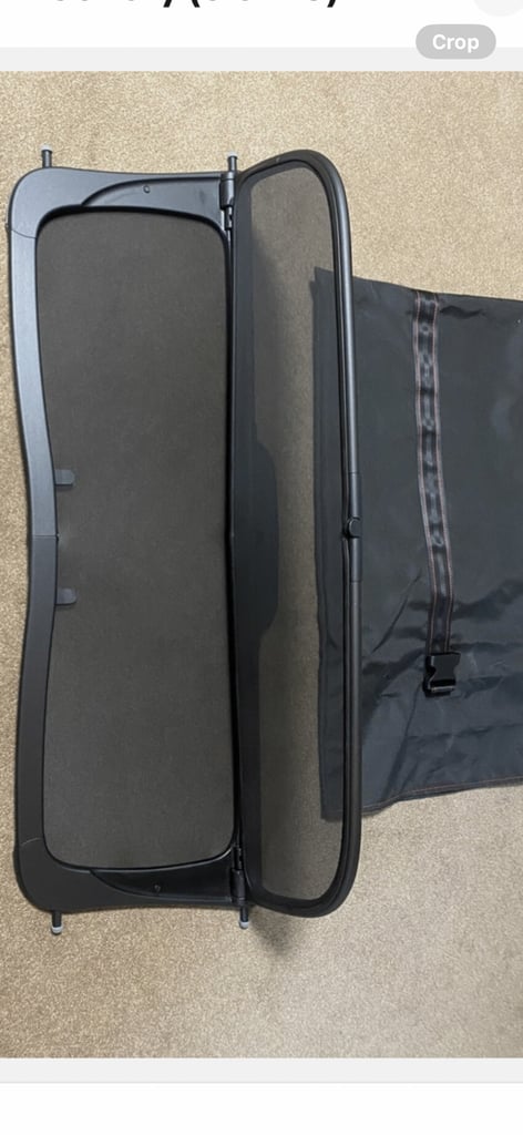 Wind deflector for mini convertible 