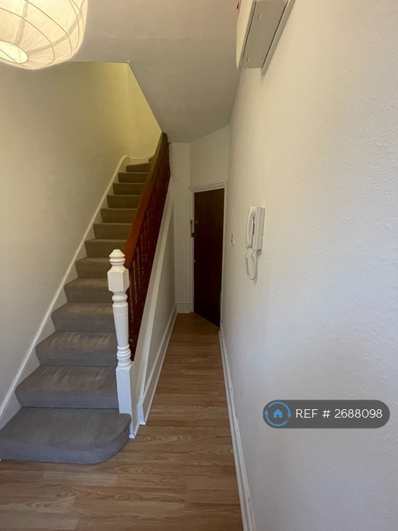 1 bedroom flat in Oakfield Road, Croydon, CR0 (1 bed) (#2688098)