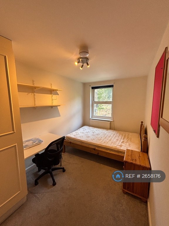 4 bedroom flat in Broomhall Road, Sheffield, S10 (4 bed) (#2658176)