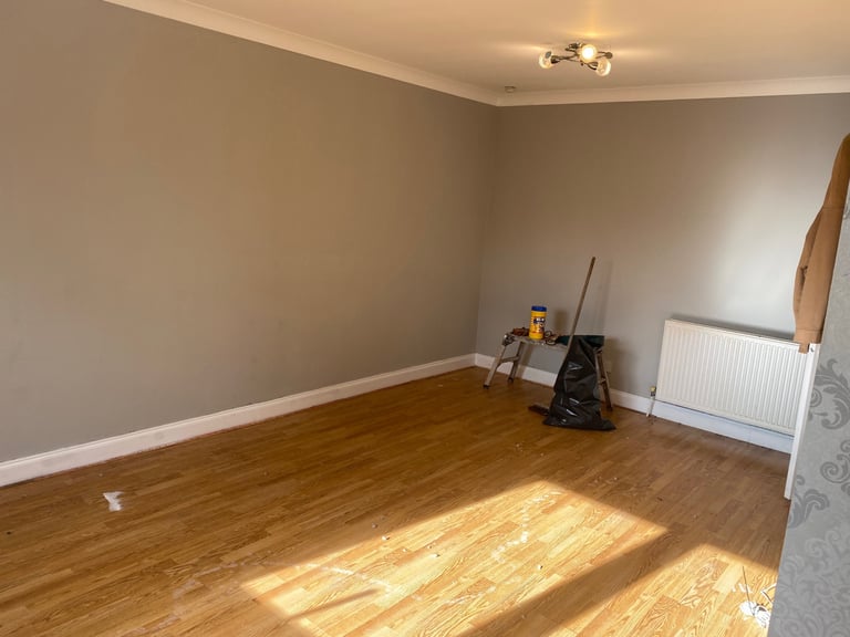 2 bedroom apartment with own garden G53 area 