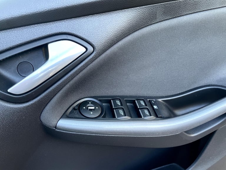 2011 Ford Focus 2.0 TDCi Titanium 5dr Powershift HATCHBACK DIESEL Automatic