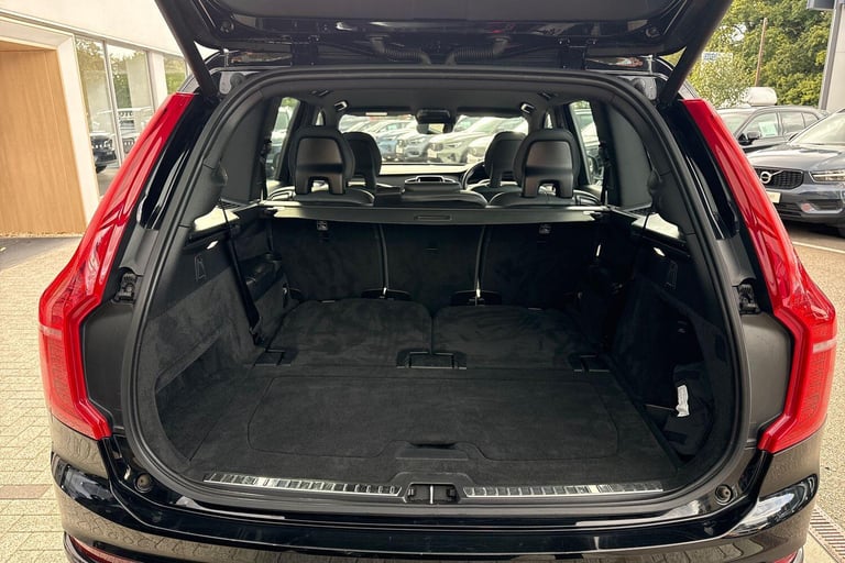 2021 Volvo XC90 2.0 B5 MHEV Momentum SUV 5dr Diesel Hybrid Auto 4WD Euro 6 (s/s) (235 ps) ESTATE ...