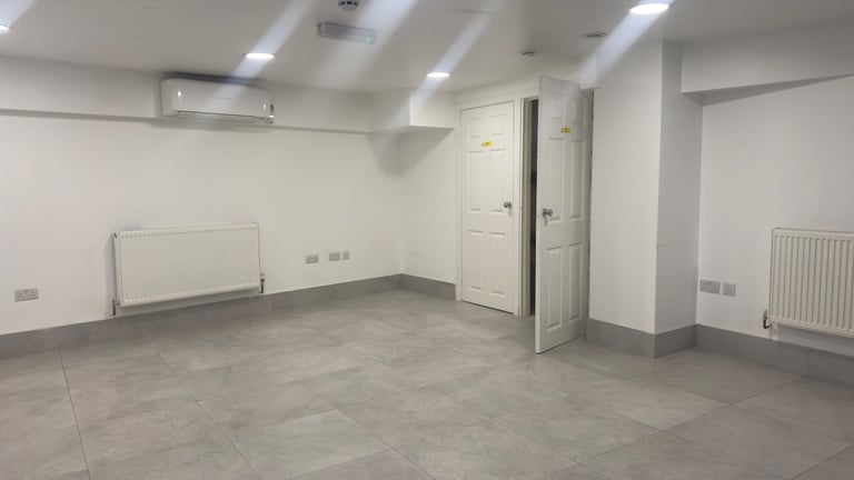 Shop with E-Class Use – Prime Cromwell Road Location