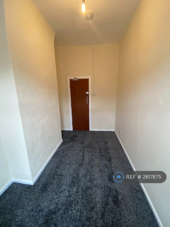 3 bedroom house in Oldham Road, Royton, Oldham, OL2 (3 bed) (#2617875)
