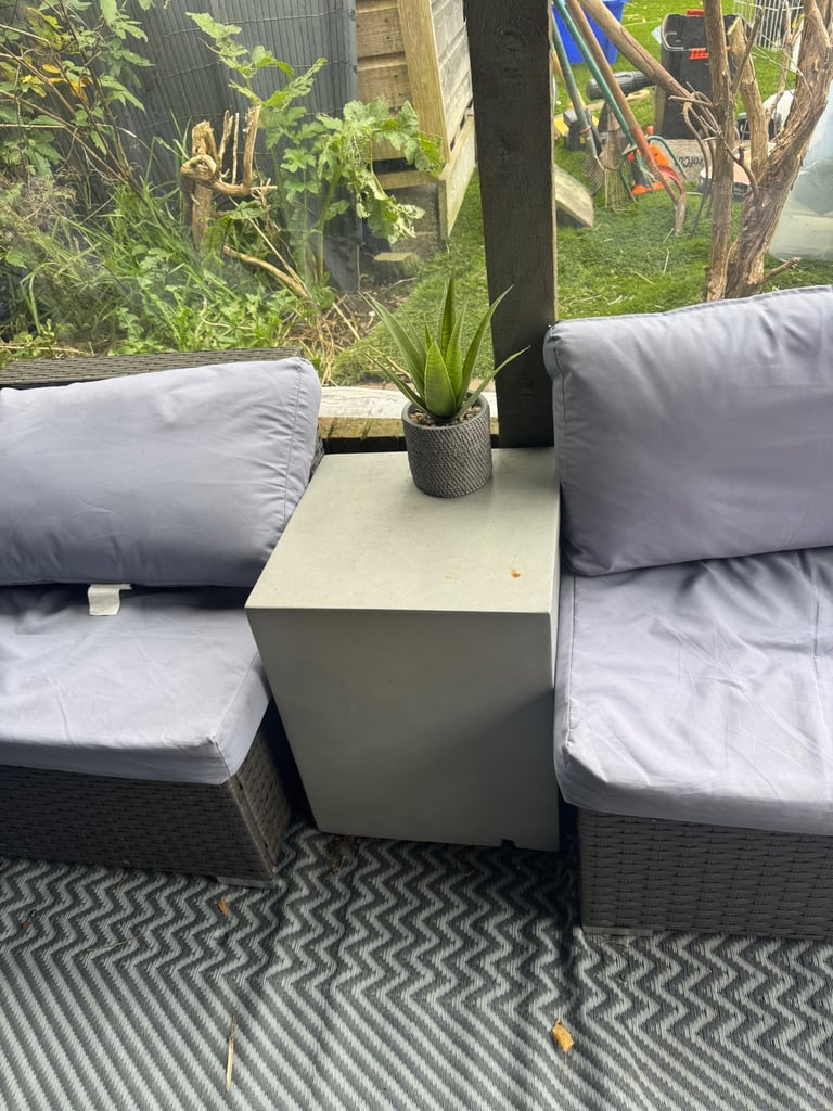 Outdoor fire pit / coffee table 