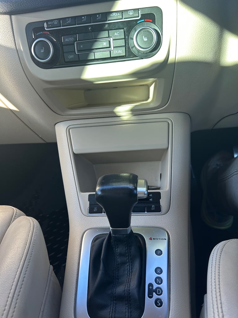 Volkswagen, TIGUAN, R Line Estate, 2010, Semi-Auto, 1968 (cc), 5 doors