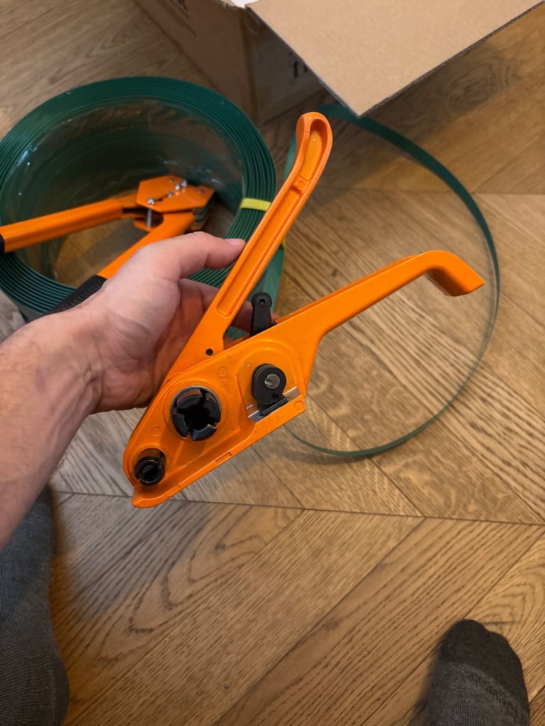 image for VEVOR Pallet strapping kit complete 
