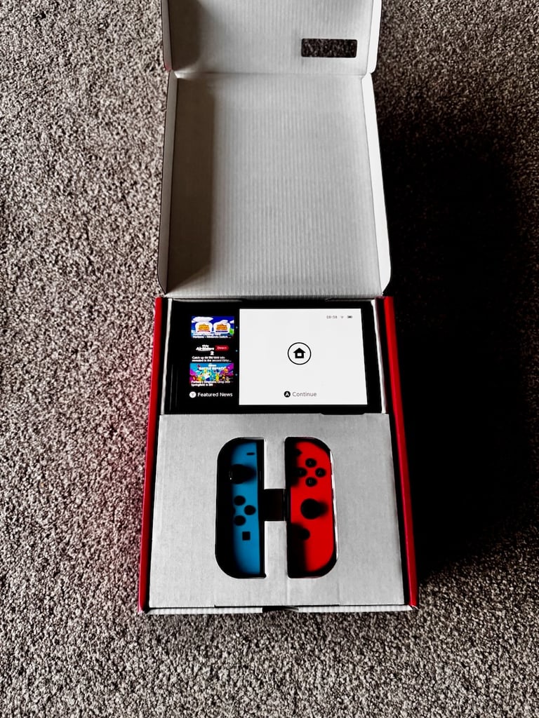 Nintendo Switch OLED - Boxed with original accessories. Excellent
