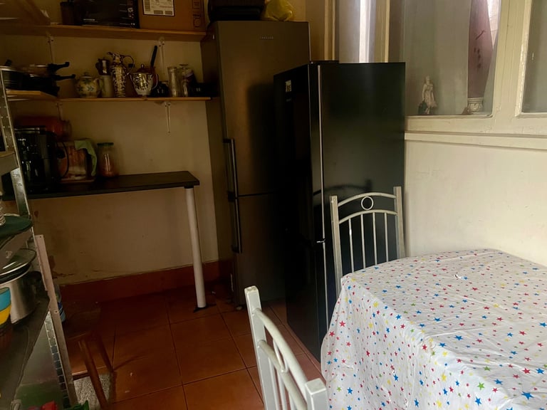 Big double room for rent near station 