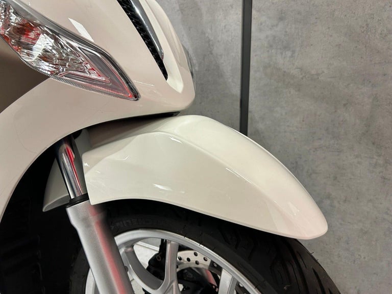 2023 Piaggio Medley 125 - 1332 miles